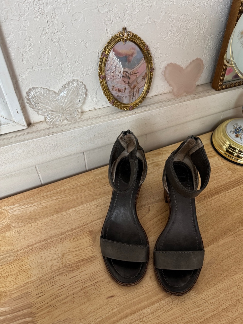 Frye Size 6 Gray Leather Ankle Strap Block Heel Sandals Indie Fall Classic Boho